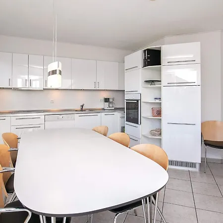Lv Apartment *