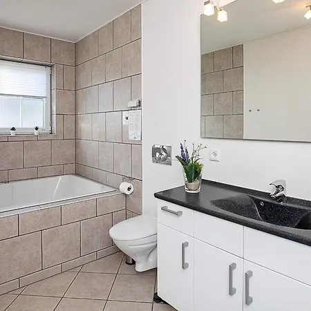 Lv Apartment *